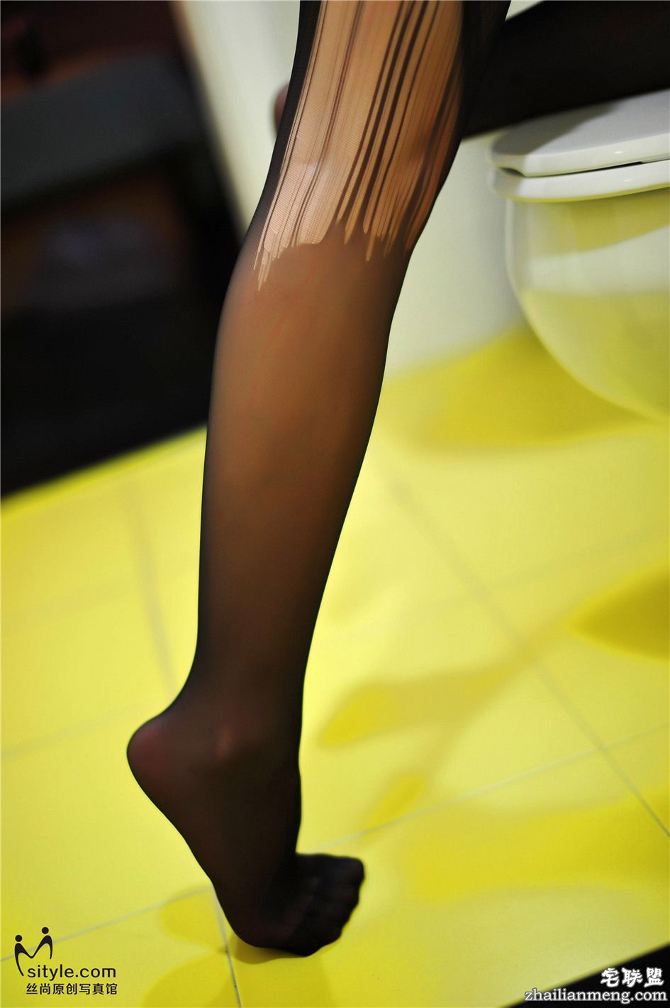 [丝尚写真] 黑丝美脚恋足套图 NO.012第9张
