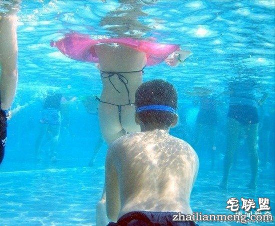 每日一雷:水手服 x 水下视角