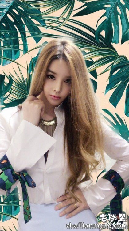 被封为「最美变性人始祖」河莉秀16年来一直进化,42岁冰封美艷让网友叫:「素颜也太美了!」