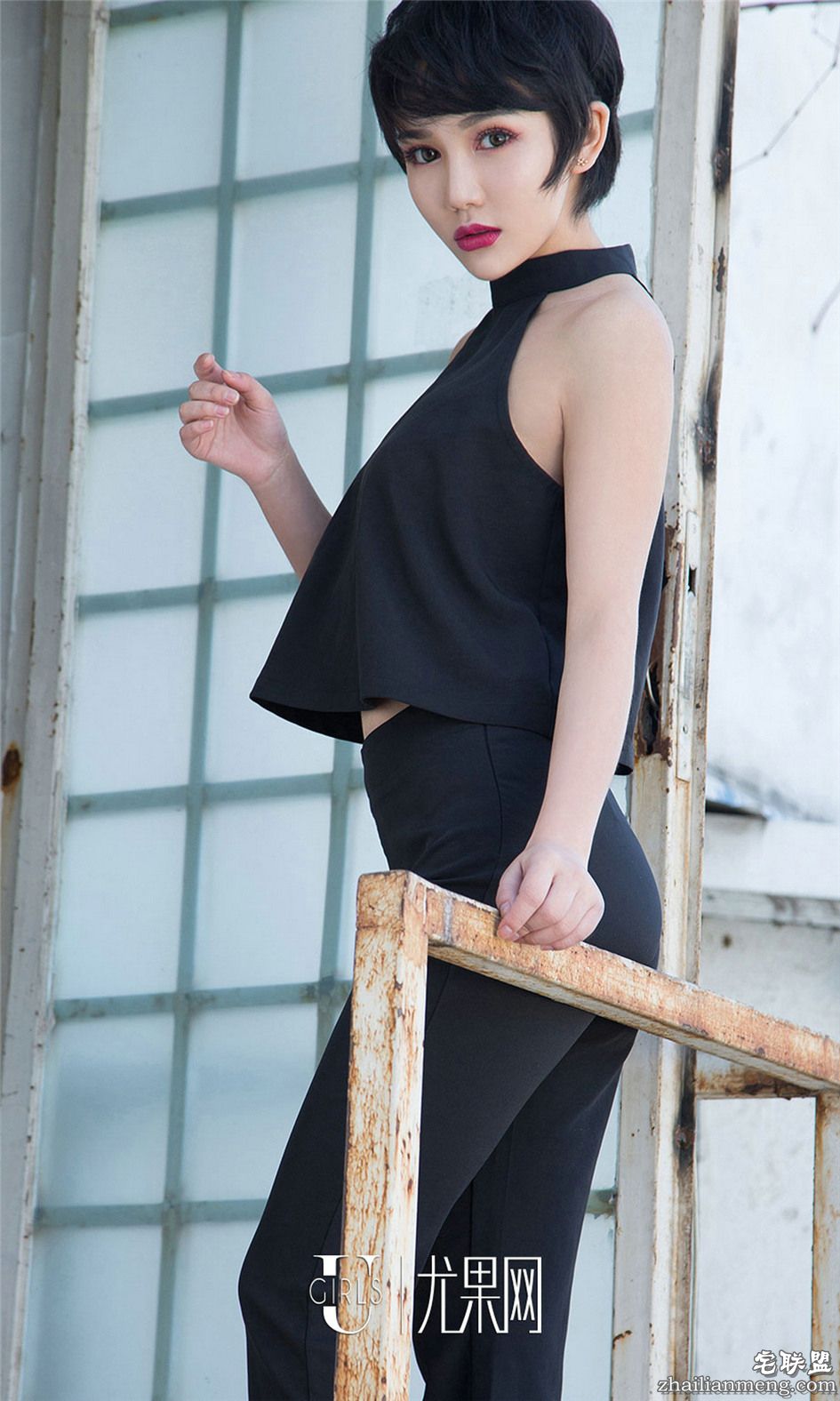 [尤果网] 浅色短发气质美女小悦悦个性写真 第676期第4张