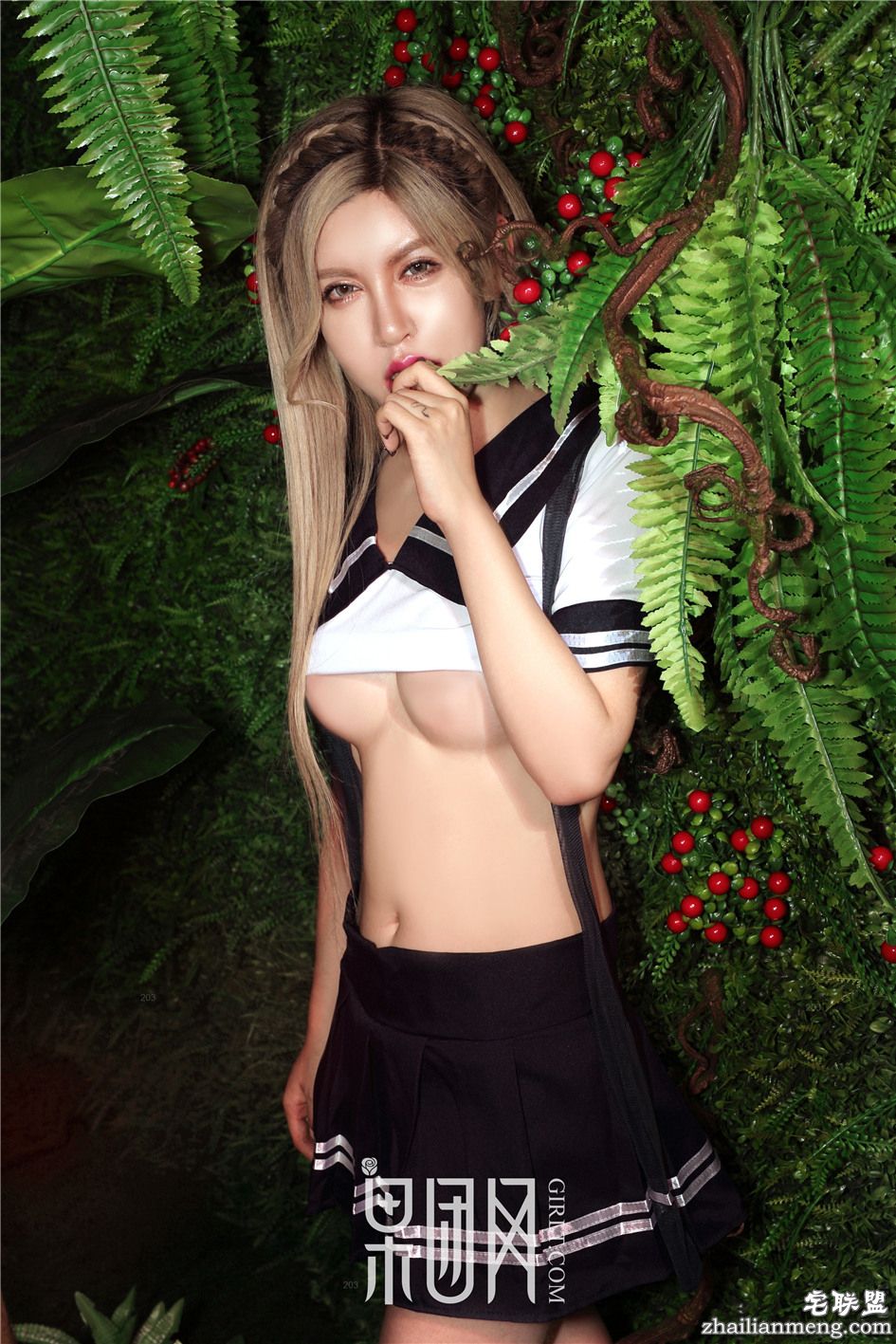 [Girlt] 果团人像摄影写真 No.001 金发碧眼混血张琳熙爆乳女仆装诱惑第14张