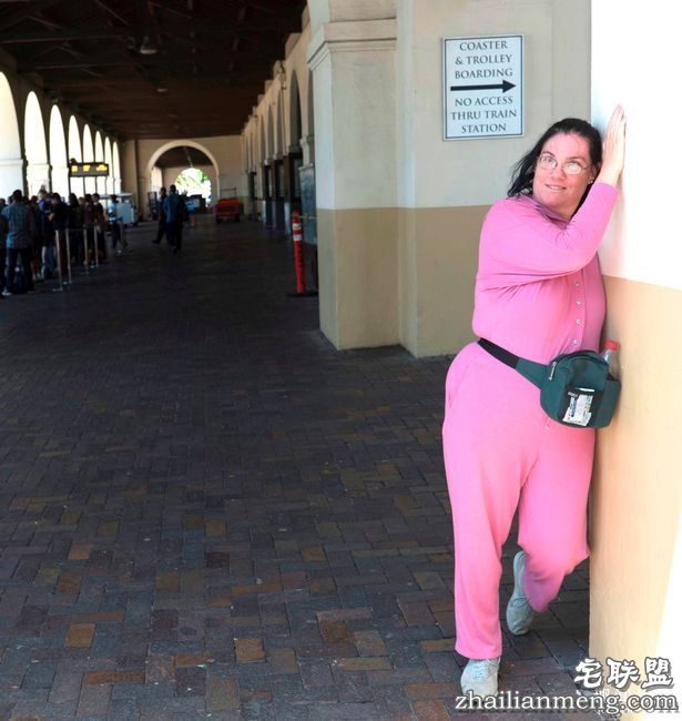 45岁妇「爱上火车站36年」爱到结婚了!每天花1小时跟车站做爱:「她」能让我高潮。