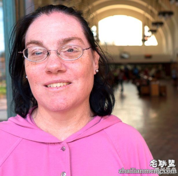 45岁妇「爱上火车站36年」爱到结婚了!每天花1小时跟车站做爱:「她」能让我高潮。