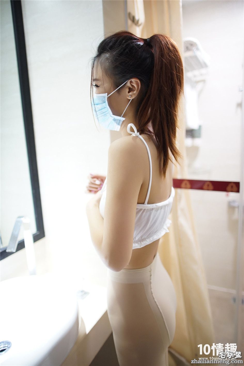 [<a href=/e/tags/?tagname=ROSI target=_blank class=infotextkey>ROSI</a><a href=/e/tags/?tagname=%E5%86%99%E7%9C%9F target=_blank class=infotextkey>写真</a>] 口罩美眉白<a href=/e/tags/?tagname=%E4%B8%9D%E8%A2%9C target=_blank class=infotextkey>丝袜</a><a href=/e/tags/?tagname=%E7%BE%8E%E8%87%80 target=_blank class=infotextkey>美臀</a>写真第1张