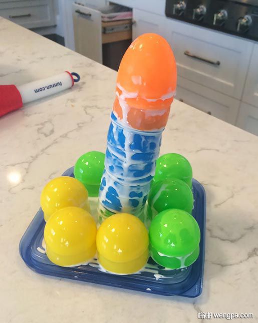 我侄儿在学校的复活节活动中做了一个蛋塔 - 嗡啪网