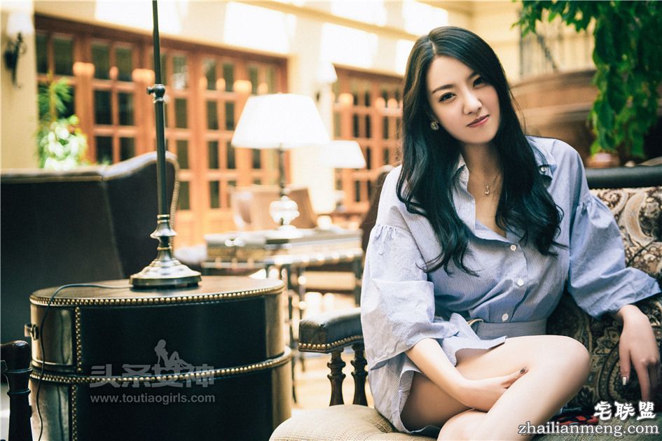 [头条<a href=/e/tags/?tagname=%E5%A5%B3%E7%A5%9E target=_blank class=infotextkey>女神</a>] 高贵气质的女人丹丹户外大秀完美身材图片 第367期第1张