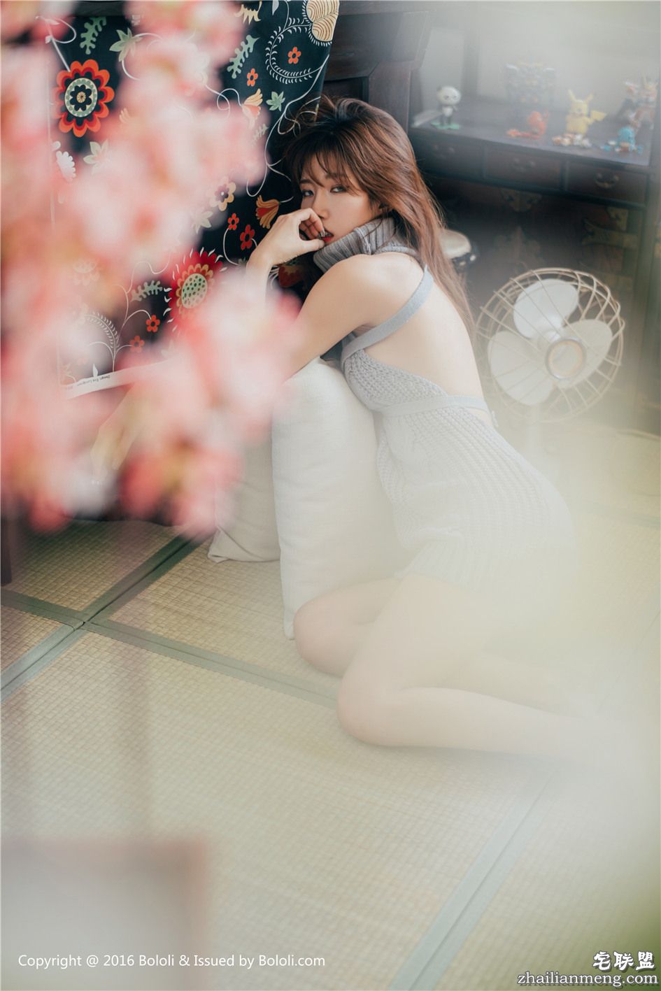 [波萝社] 美女kbora勾魂眼神美腿秀写真 VOL.137第4张