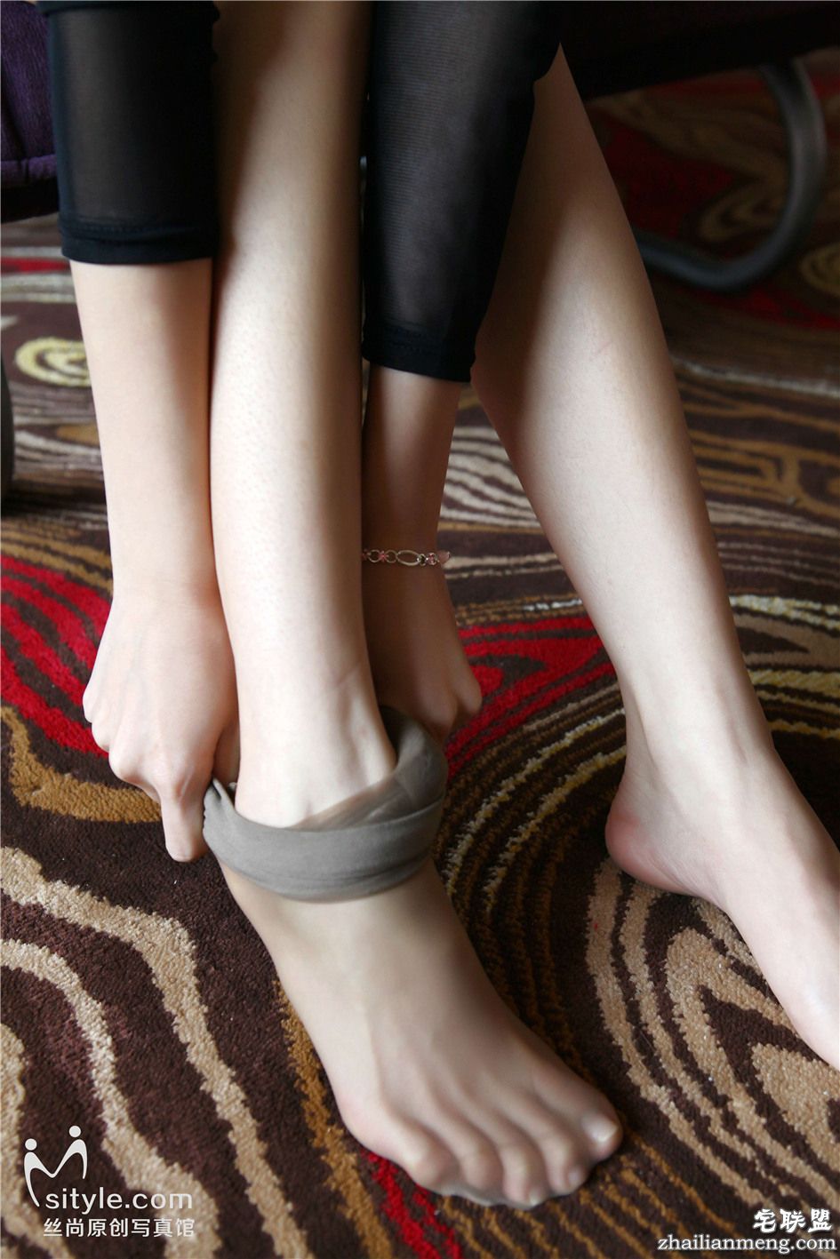 [丝尚写真] 美少妇脱丝袜美腿不露脸私拍照 NO.122第7张