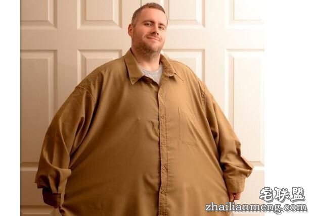 4百多斤男子20年没洗澡!15个月瘦一半终于能进浴缸了