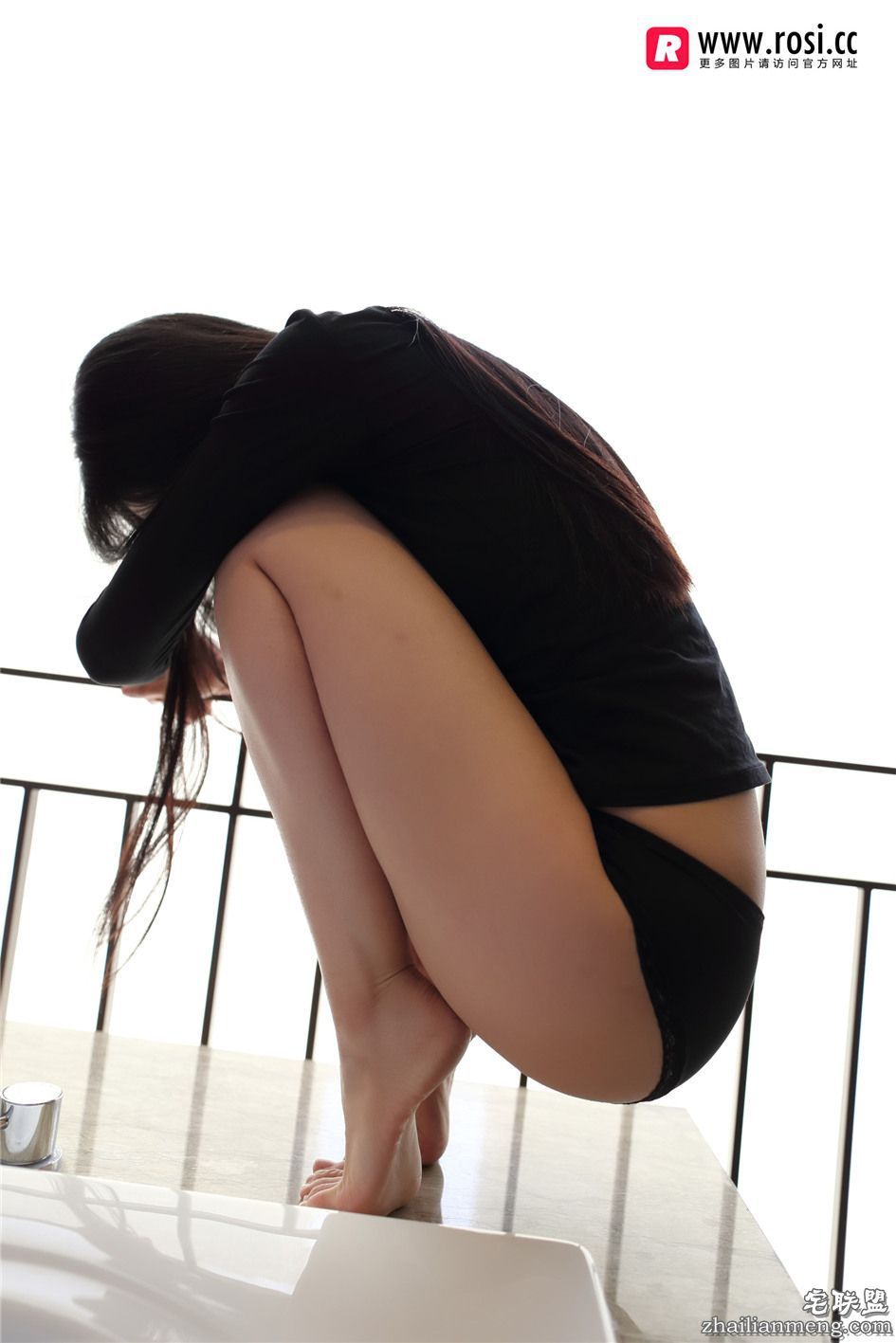 [ROSI] 浴室美女练一字腿图片 NO.2081第9张