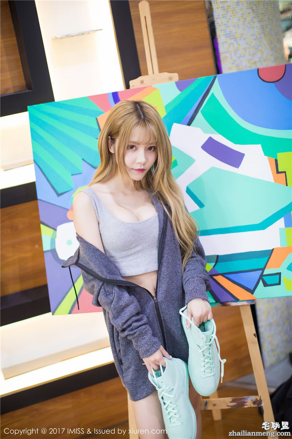 [爱蜜社] 清纯金发美女夏正正鞋店养眼写真 Vol.172第6张