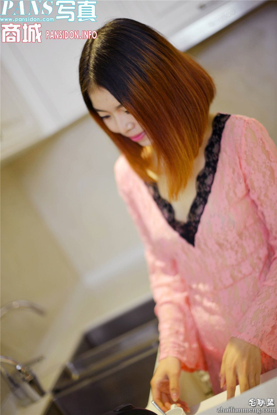 [PANS] 蕾丝睡裙美女兰心厨房写真 第741期第3张