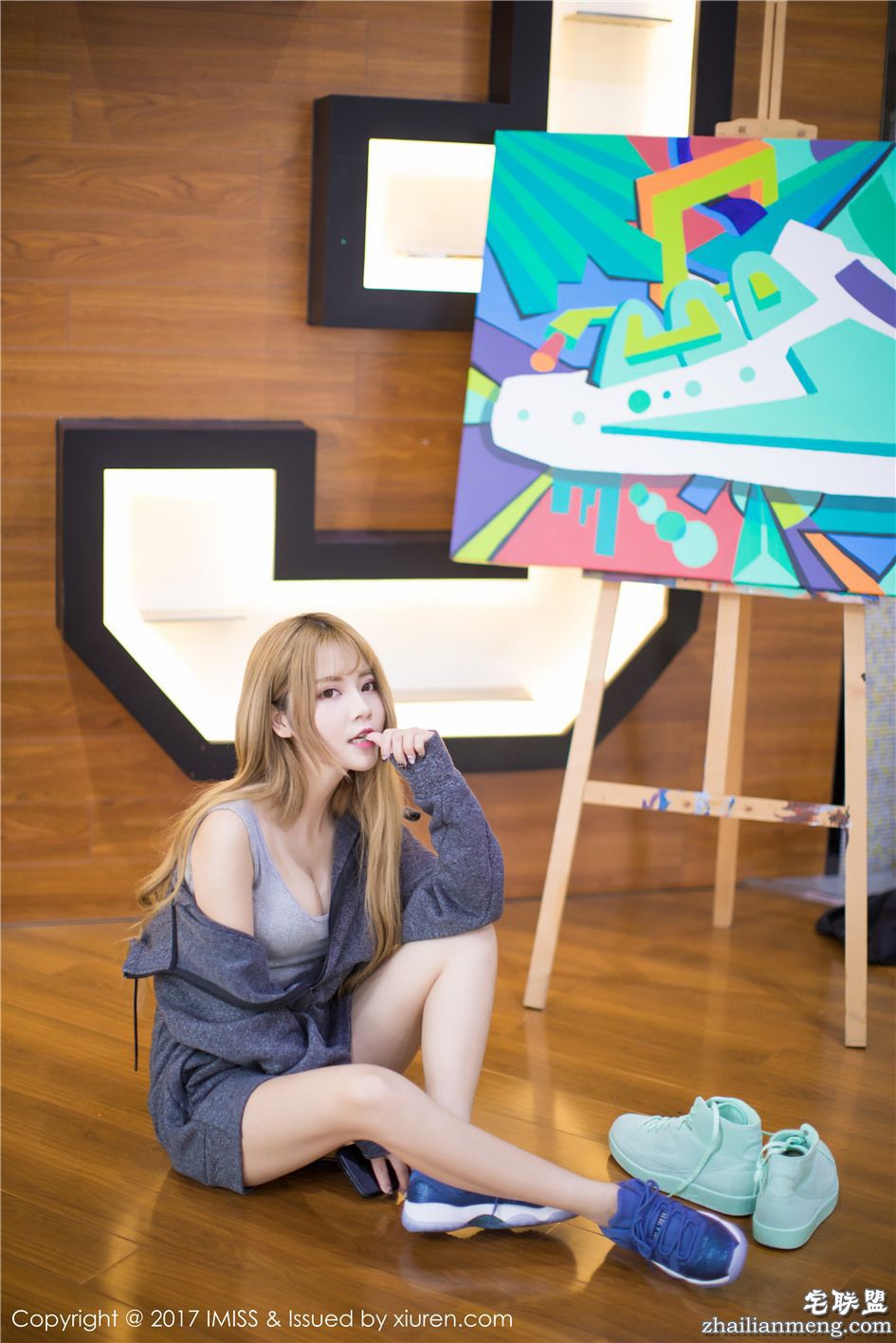 [爱蜜社] 清纯金发美女夏正正鞋店养眼写真 Vol.172第8张