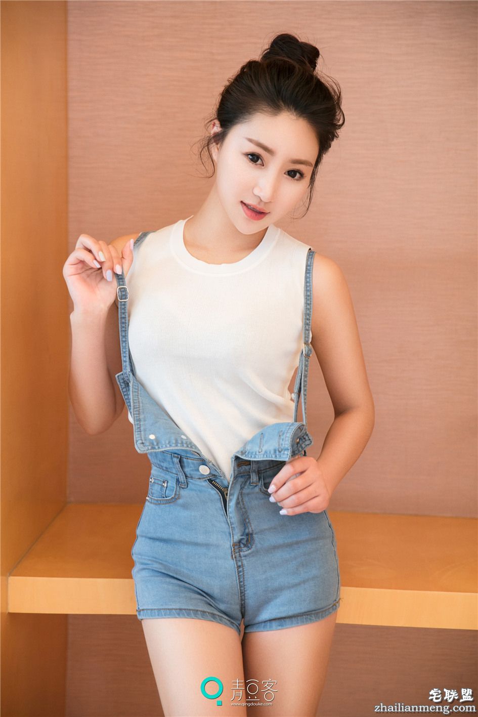 [青豆客] 床上尤物大美人佳琪<a href=/e/tags/?tagname=%E6%80%A7%E6%84%9F target=_blank class=infotextkey>性感</a><a href=/e/tags/?tagname=%E9%80%8F%E8%A7%86 target=_blank class=infotextkey>透视</a>薄纱<a href=/e/tags/?tagname=%E5%86%99%E7%9C%9F target=_blank class=infotextkey>写真</a> Vol.055第1张