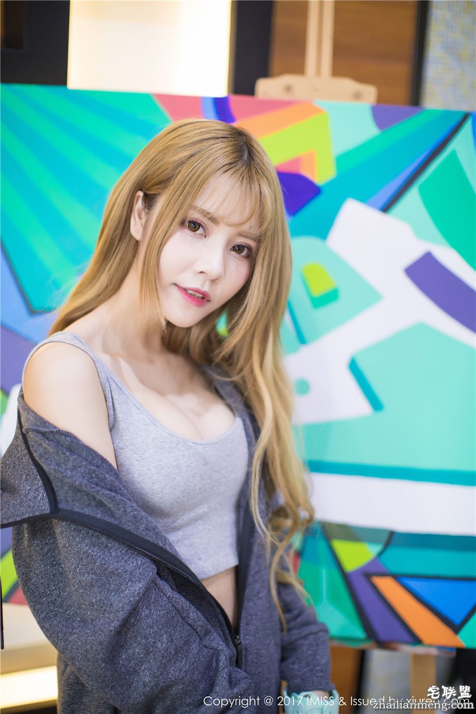 [爱蜜社] 清纯金发美女夏正正鞋店养眼写真 Vol.172第2张