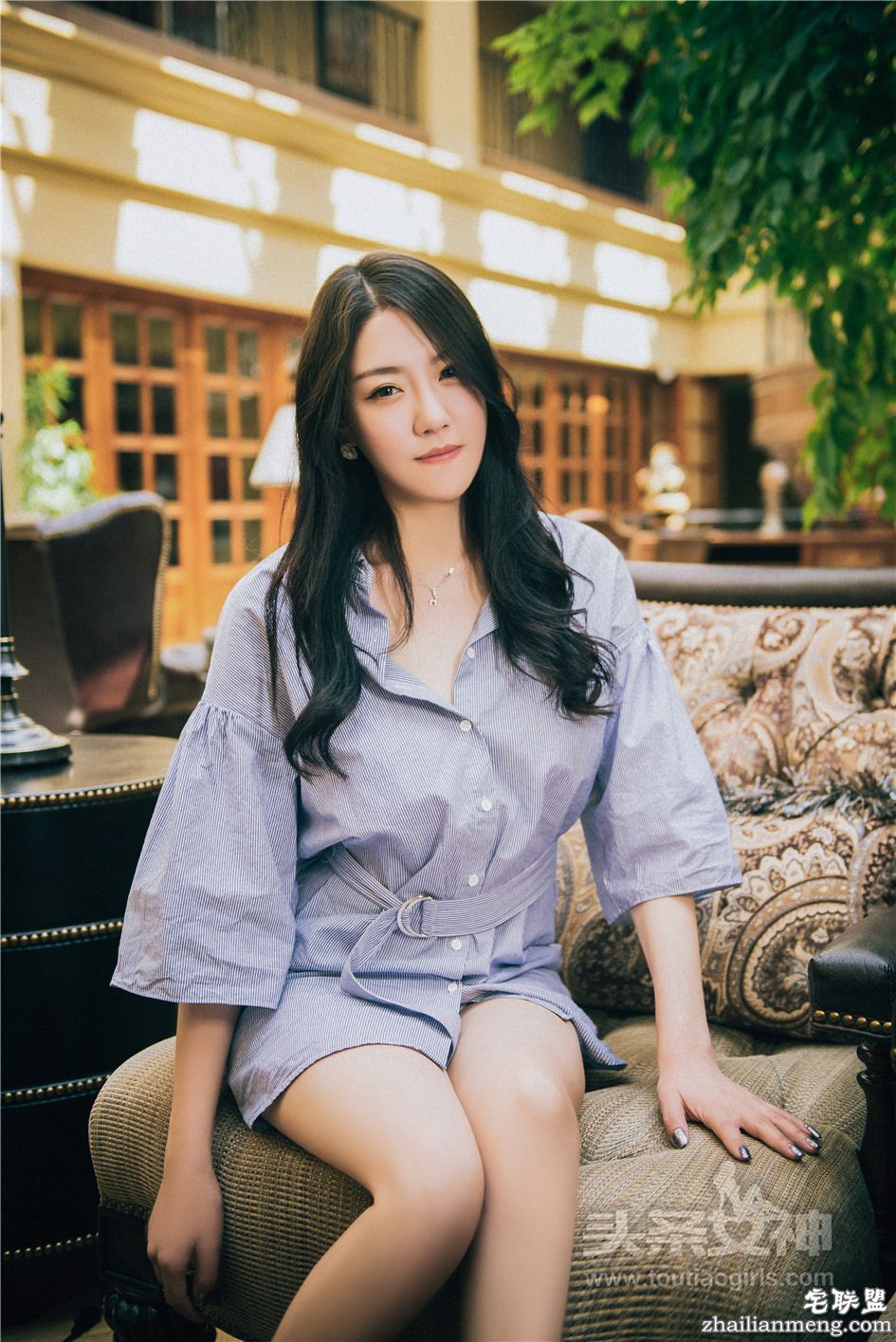 [头条女神] 高贵气质的女人丹丹户外大秀完美身材图片 第367期第3张