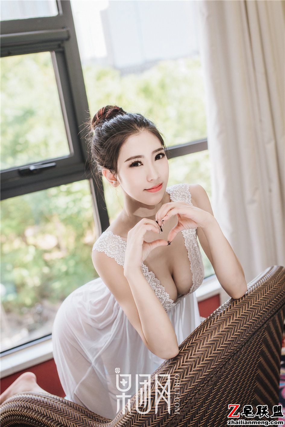 [Girlt果团网] 吊带乳沟美女灵儿高清私房套图 No.040第7张