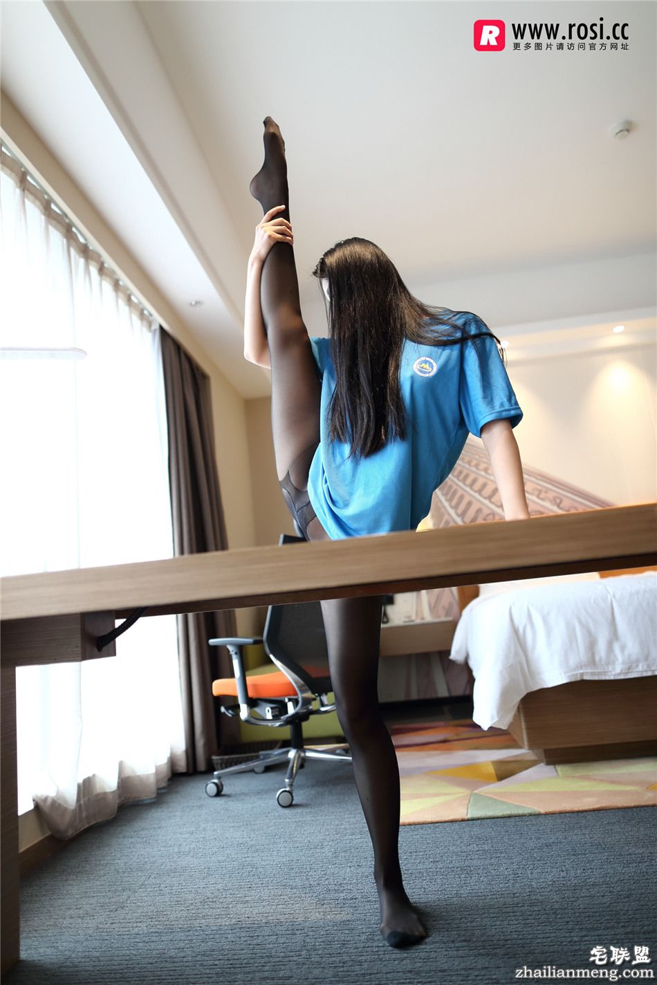 [ROSI] 校花美腿一字马黑丝私拍套图 NO.2087第9张