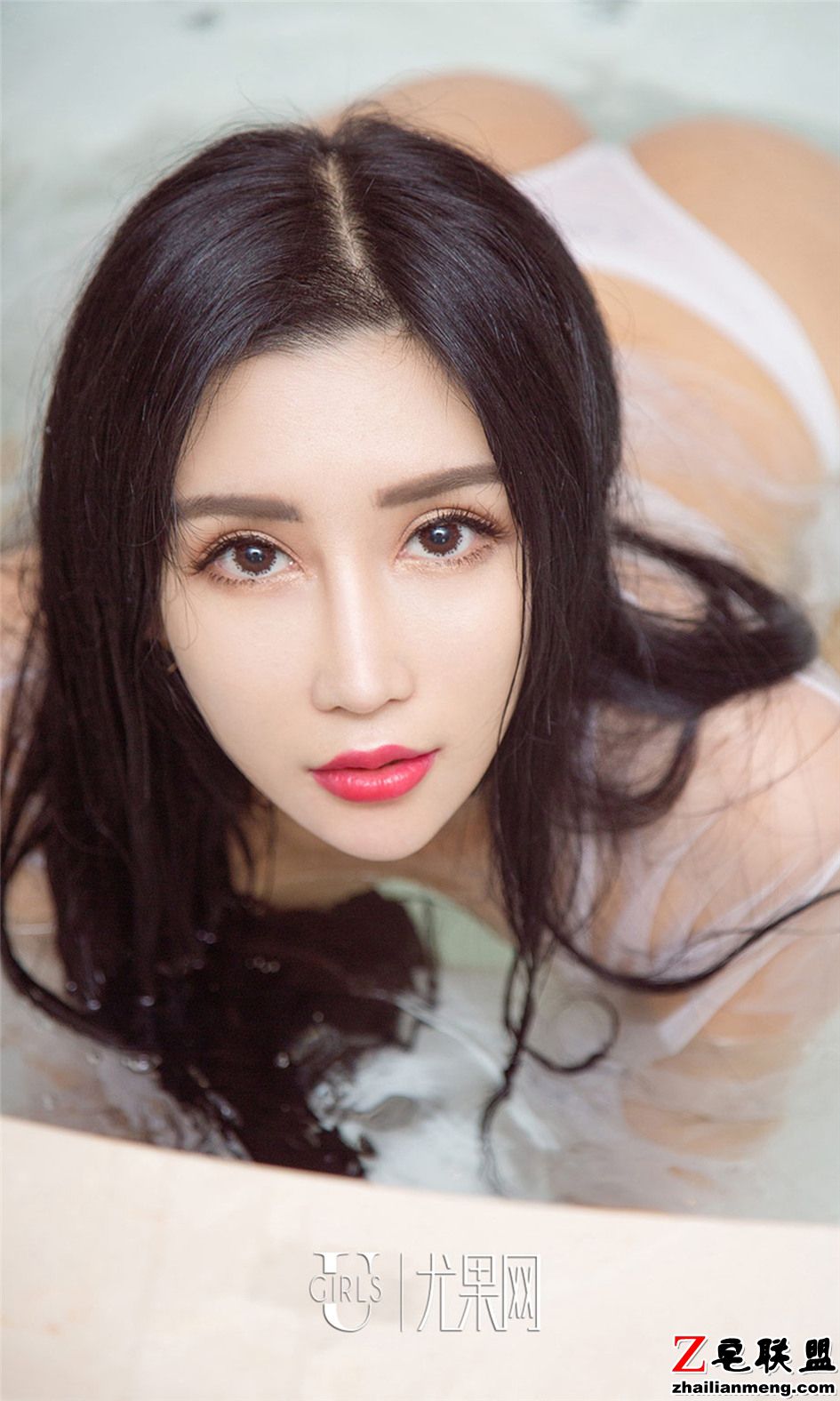 [尤果网] 大肥臀美妇艾霓莎丁字裤黑丝写真 第794期第3张