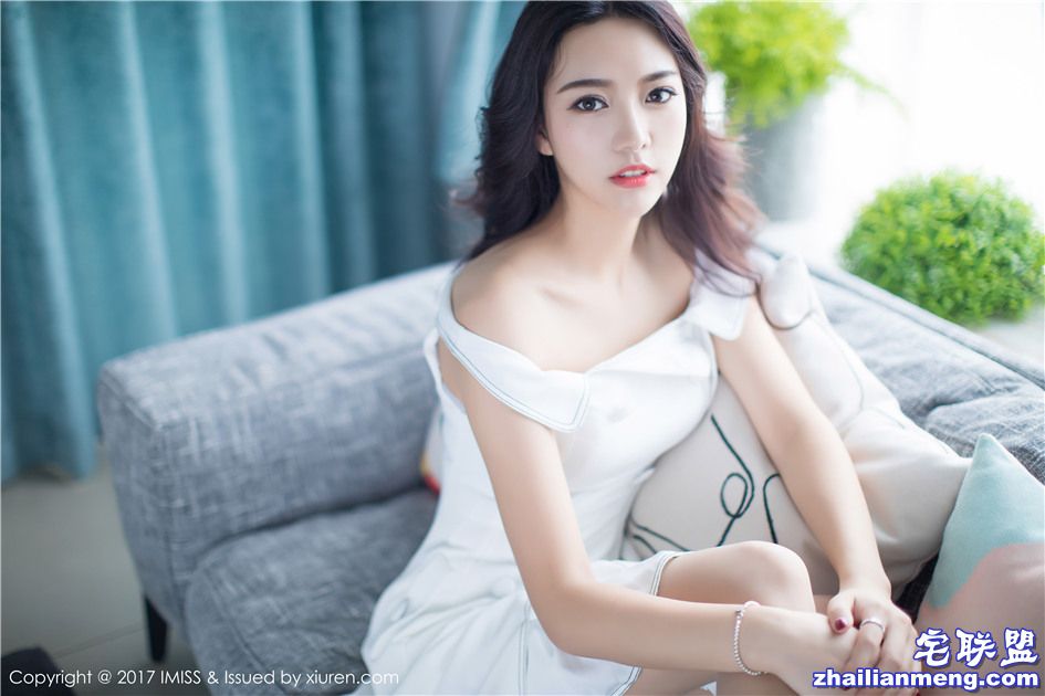 [爱蜜社] 绝对高清气质美女嫣儿薄丝袜美腿写真图片 Vol.174第9张