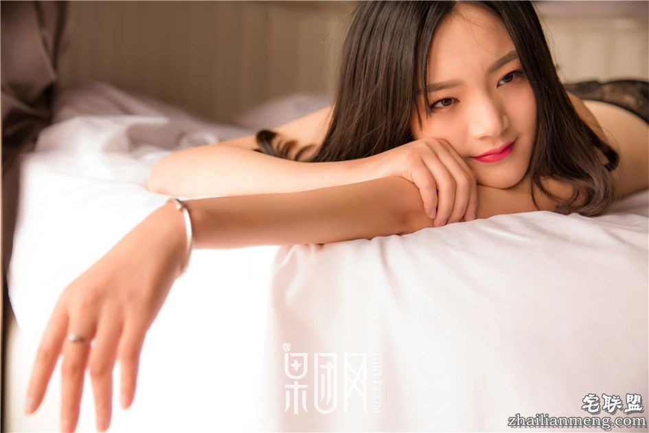 [Girlt果团网] 长腿连身网袜嫩模西西人体艺术大胆高清图 No.035第4张