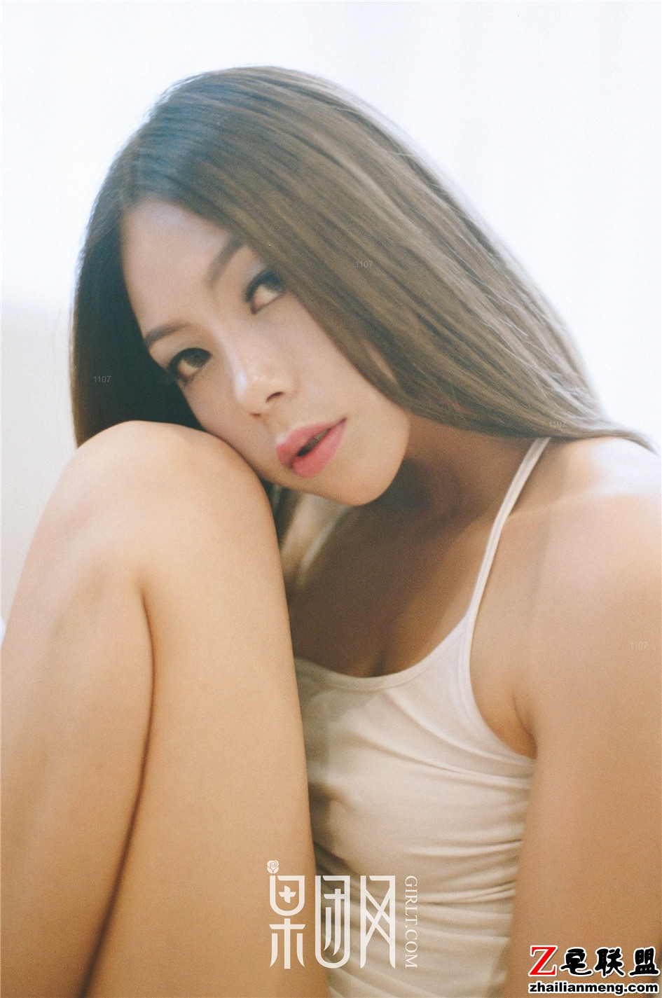 [Girlt果团网] 沐浴花瓣中的女子湿身图片 No.058第10张