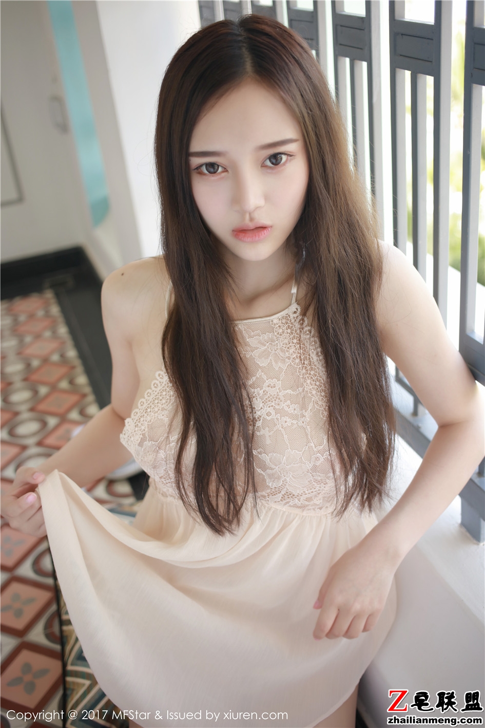 [模范学院] 披肩发清纯美女唐琪儿il眼神无辜写真图片 Vol.101第8张