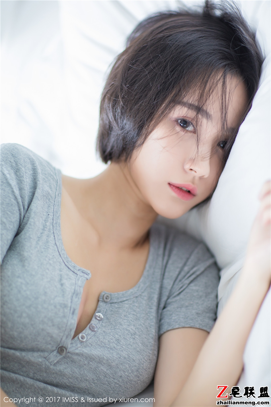 [爱蜜社] 居家短发气质美女Livia写真 Vol.178第2张