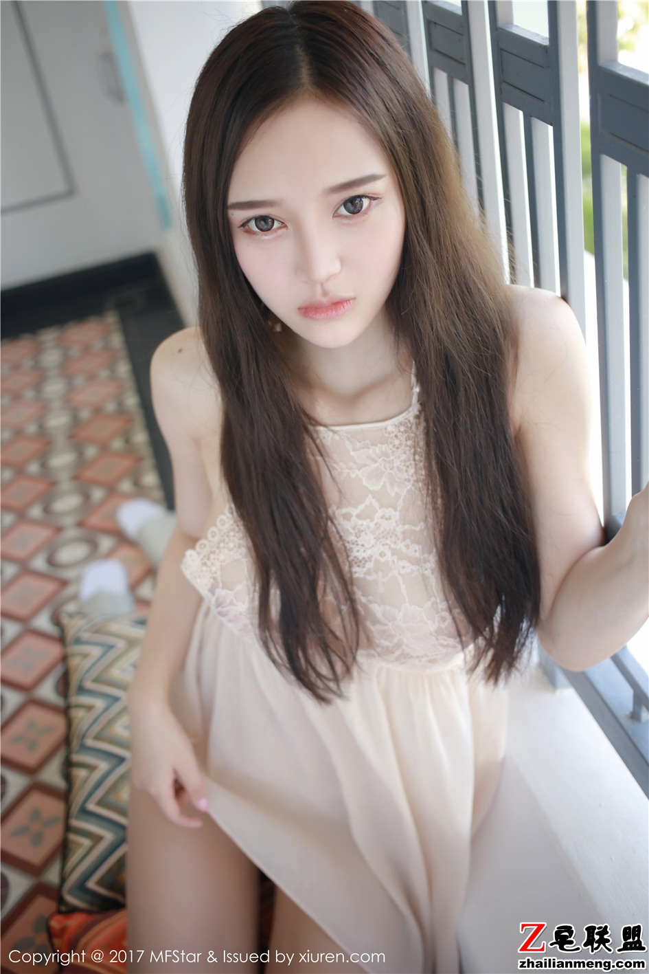 [模范学院] 披肩发清纯美女唐琪儿il眼神无辜写真图片 Vol.101第6张