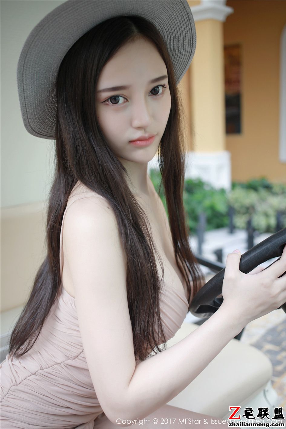 [模范学院] 穿低胸装的美女唐琪儿il性感美乳写真 Vol.106第5张