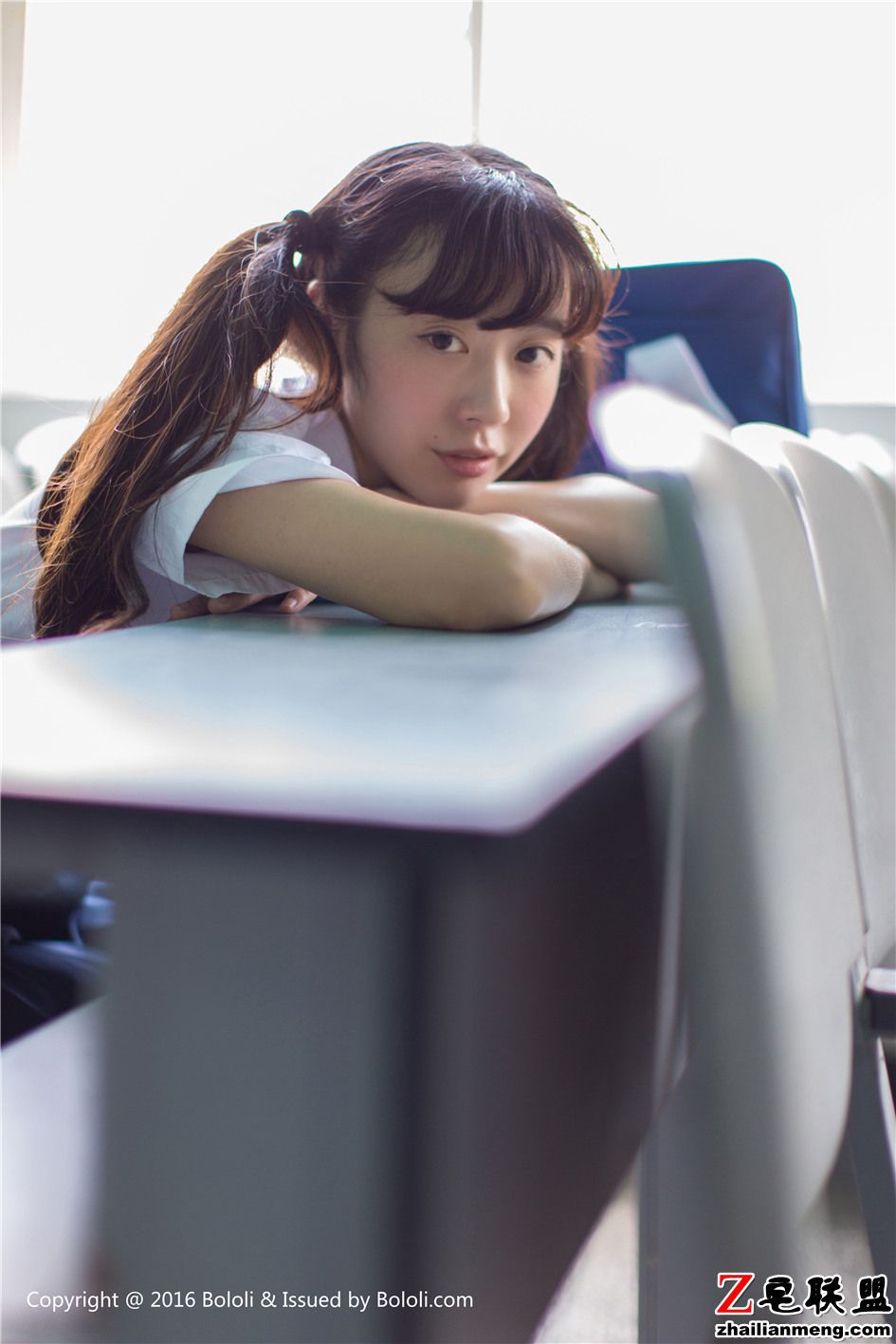 [波萝社] 纯情学妹SUKI短裙校服教室写真 VOL.171第7张