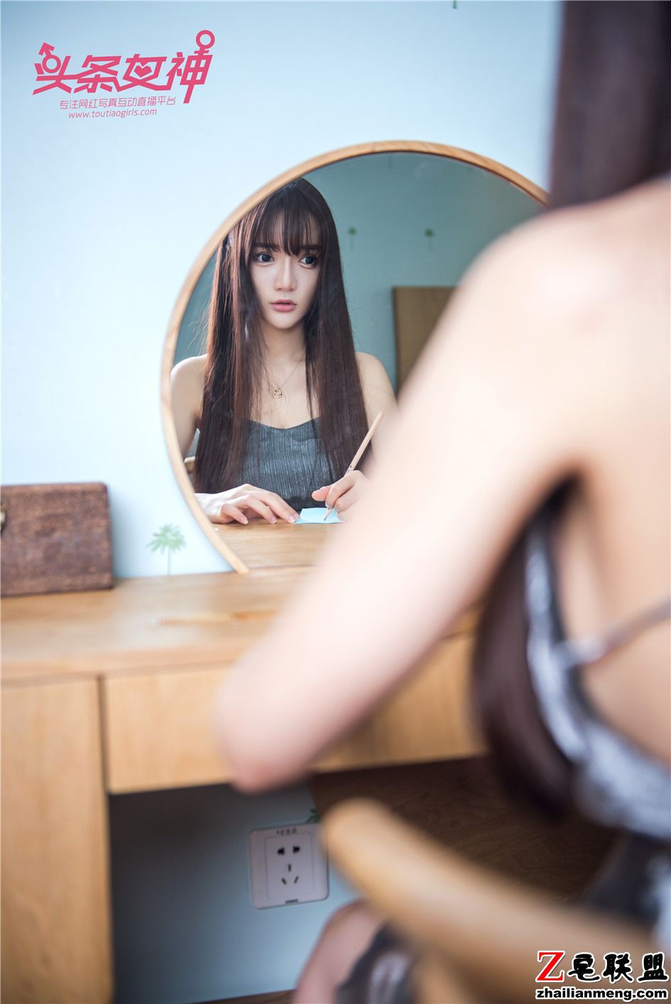 [头条女神] 美女小如镜白嫩美腿凉高图片 第427期 第2张