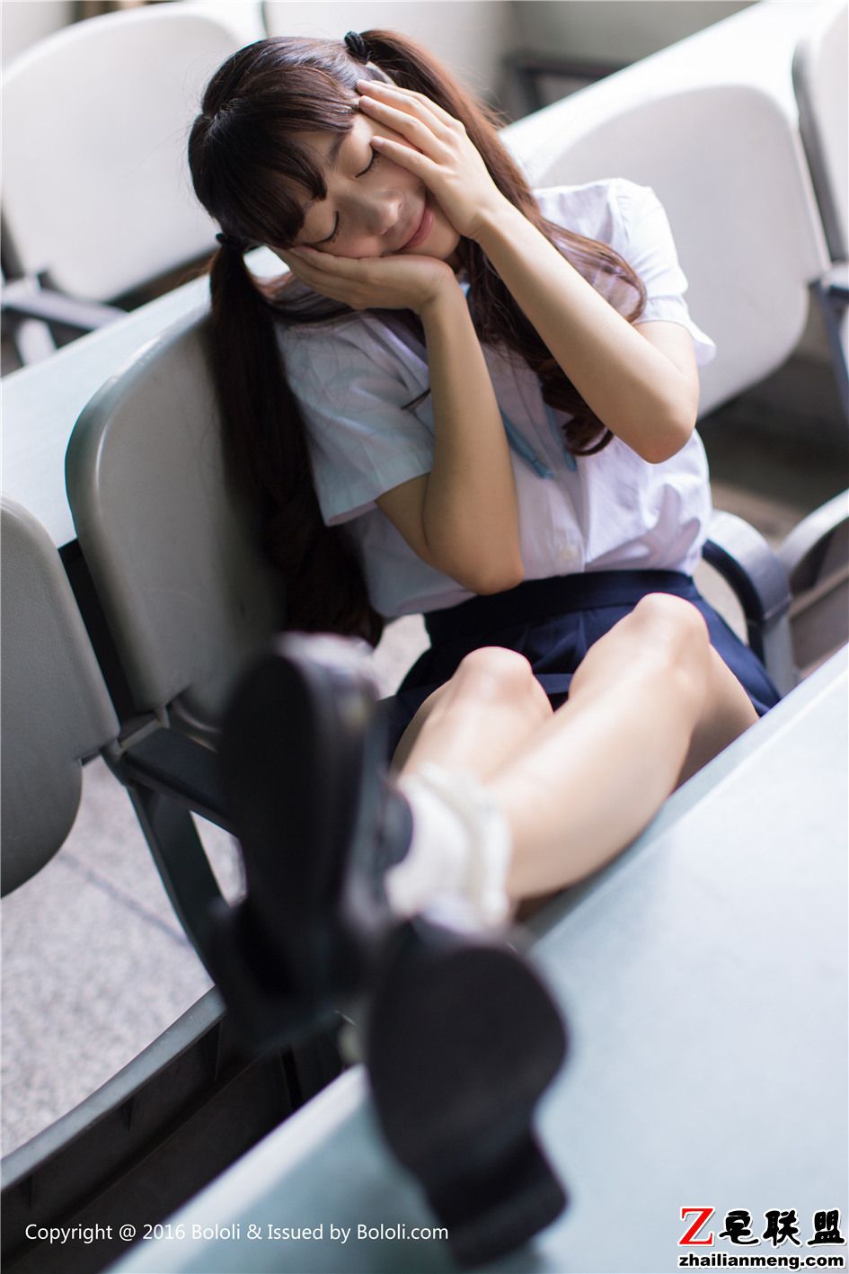 [波萝社] 纯情学妹SUKI短裙校服教室写真 VOL.171第12张