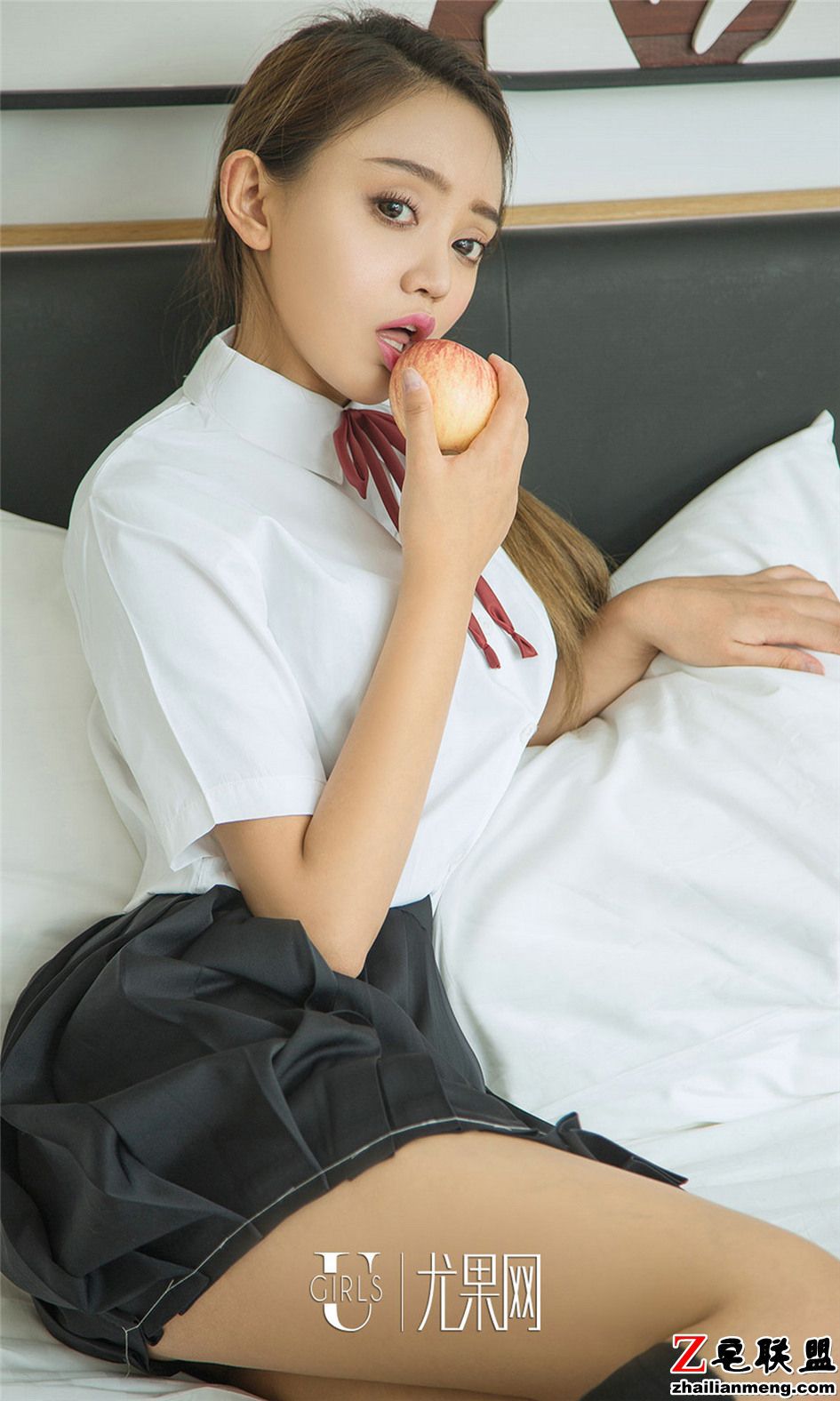 [尤果网] 黑丝爆乳女秘书黛斯羽风骚写真 第842期第7张