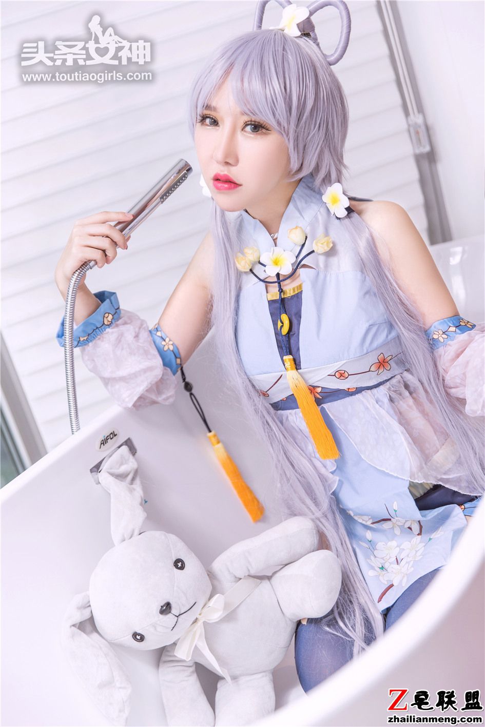 [头条女神] cosplay白发美女欣欣性感美臀写真 第422期第8张