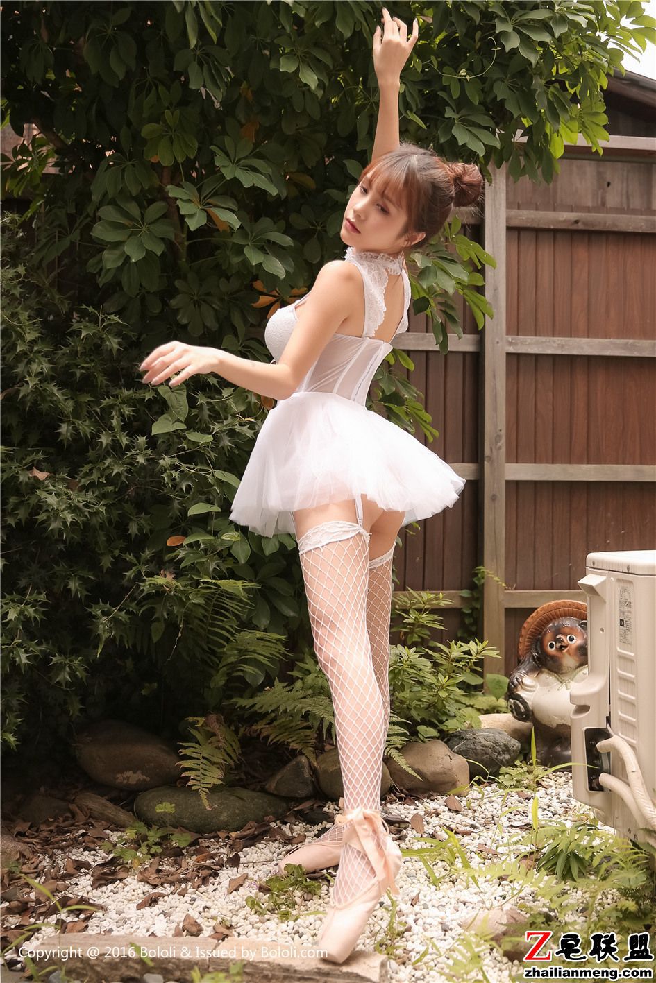 [波萝社] 清纯性感酥胸美女夏美酱日系风格写真图 VOL.168第6张