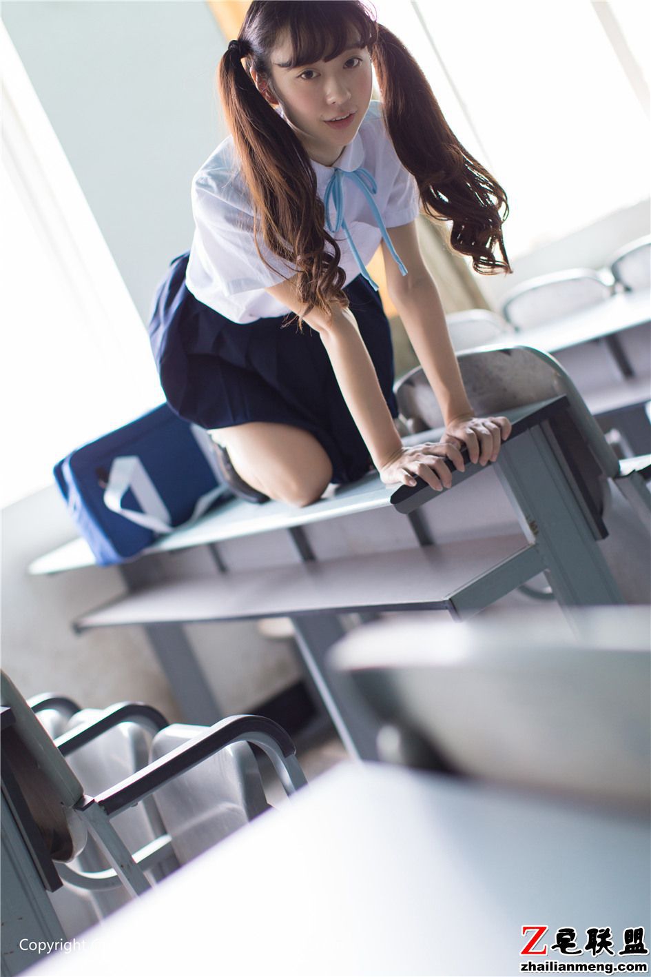 [波萝社] 纯情学妹SUKI短裙校服教室写真 VOL.171第15张