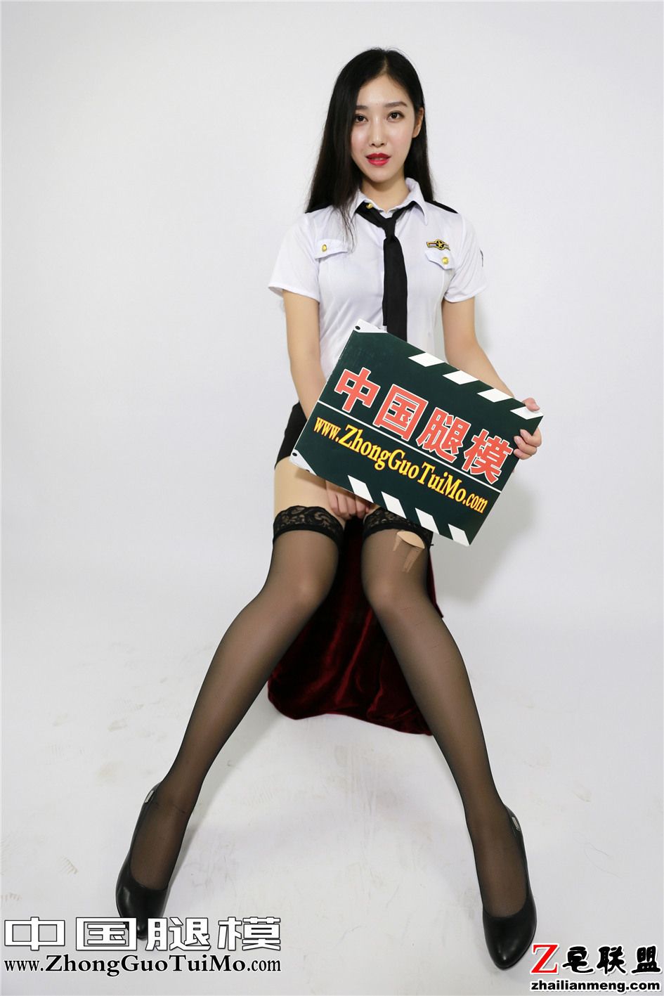 [中国腿模网] 黑丝制服美女小琦琦美腿写真 No.025第10张