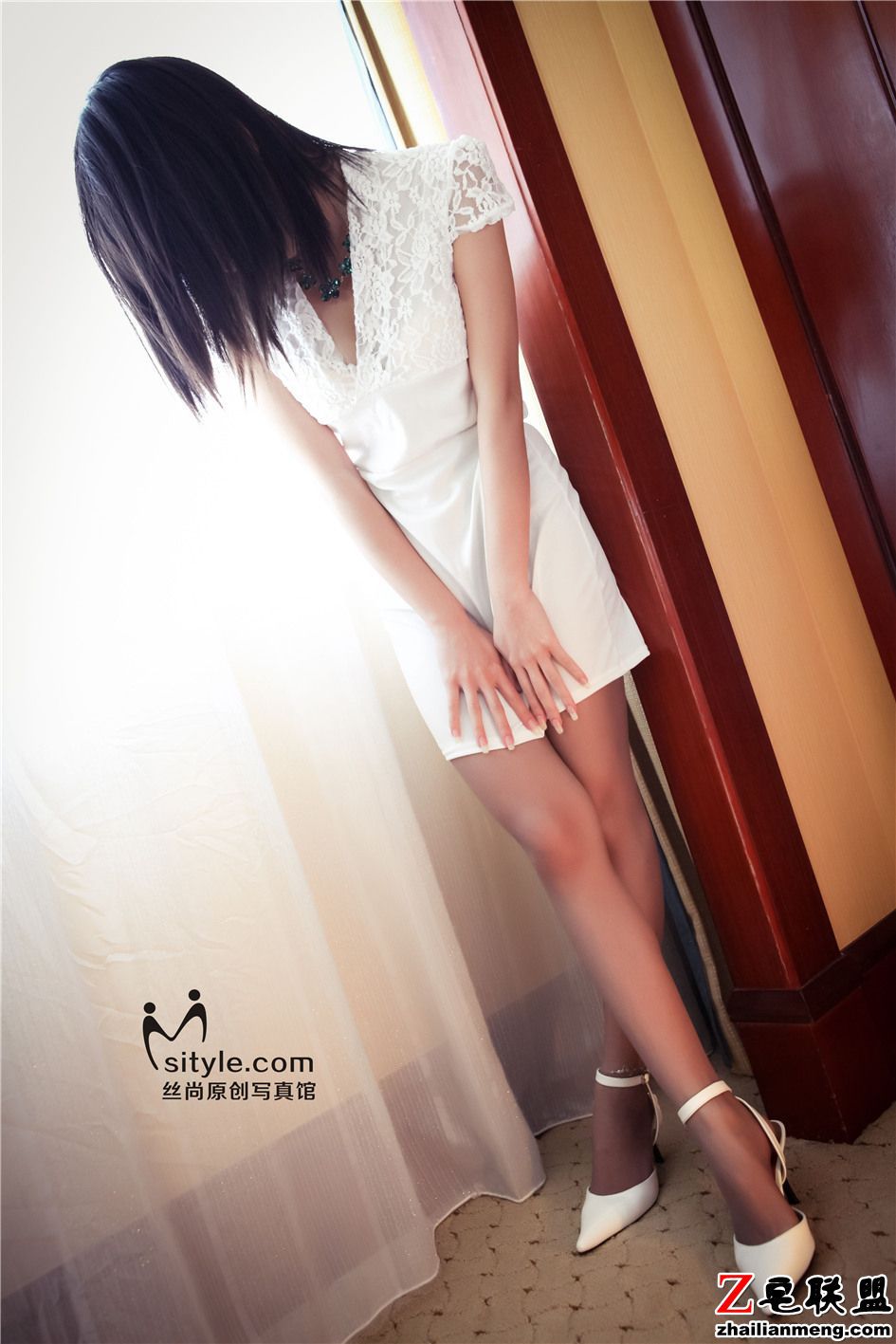 [丝尚写真] 丝袜少妇美腿高跟图片 NO.166第2张