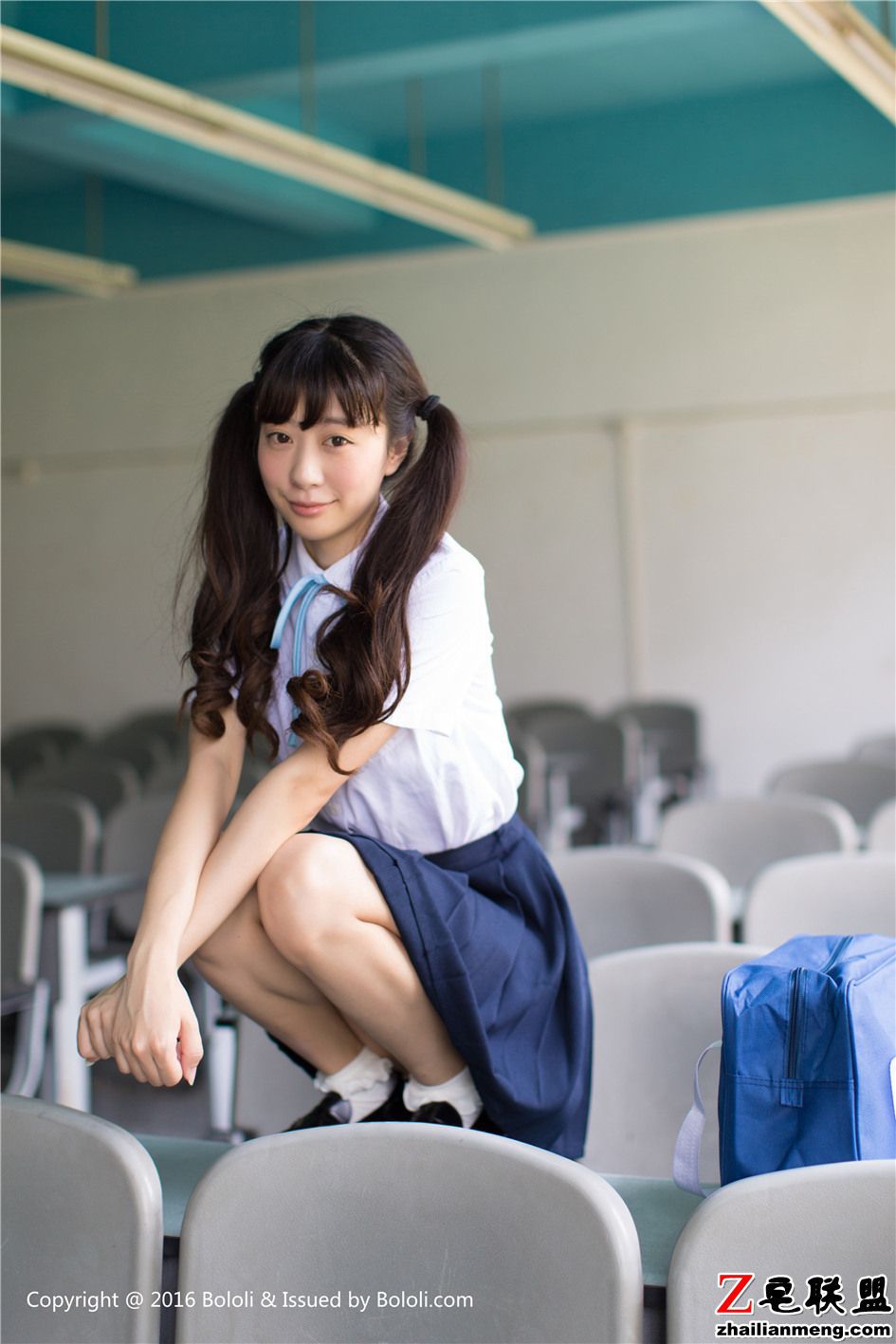 [波萝社] 纯情学妹SUKI短裙校服教室写真 VOL.171第13张