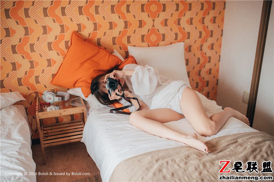 [波萝社] 晒纹身的j奶爆乳妹儿夏美酱魅惑<a href=/e/tags/?tagname=%E5%86%99%E7%9C%9F target=_blank class=infotextkey>写真</a> VOL.178第1张