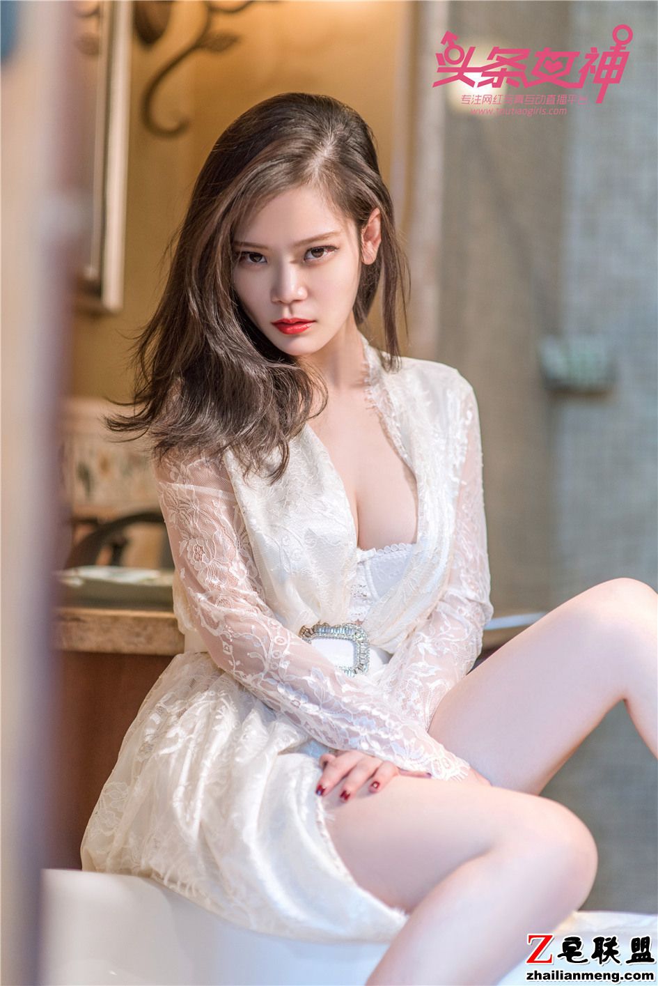 [头条女神] 风韵性感风骚少妇小美浴室爆乳照 第432期第4张