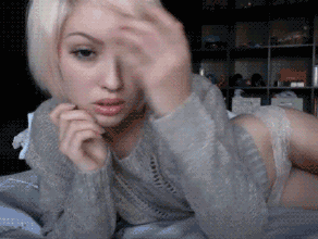 初中女生给男生喂奶图片