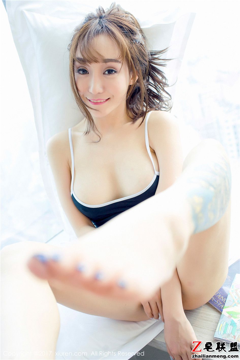 [秀人网] 性感销魂风骚女顾灿美乳诱惑图片 第755期第3张