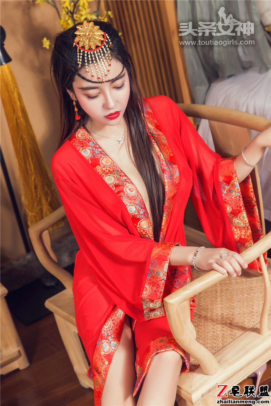 [头条<a href=/e/tags/?tagname=%E5%A5%B3%E7%A5%9E target=_blank class=infotextkey>女神</a>] <a href=/e/tags/?tagname=%E6%80%A7%E6%84%9F target=_blank class=infotextkey>性感</a>爆乳<a href=/e/tags/?tagname=%E7%BE%8E%E5%A5%B3 target=_blank class=infotextkey>美女</a>李梓熙古装人体艺术摄影 第421期第1张