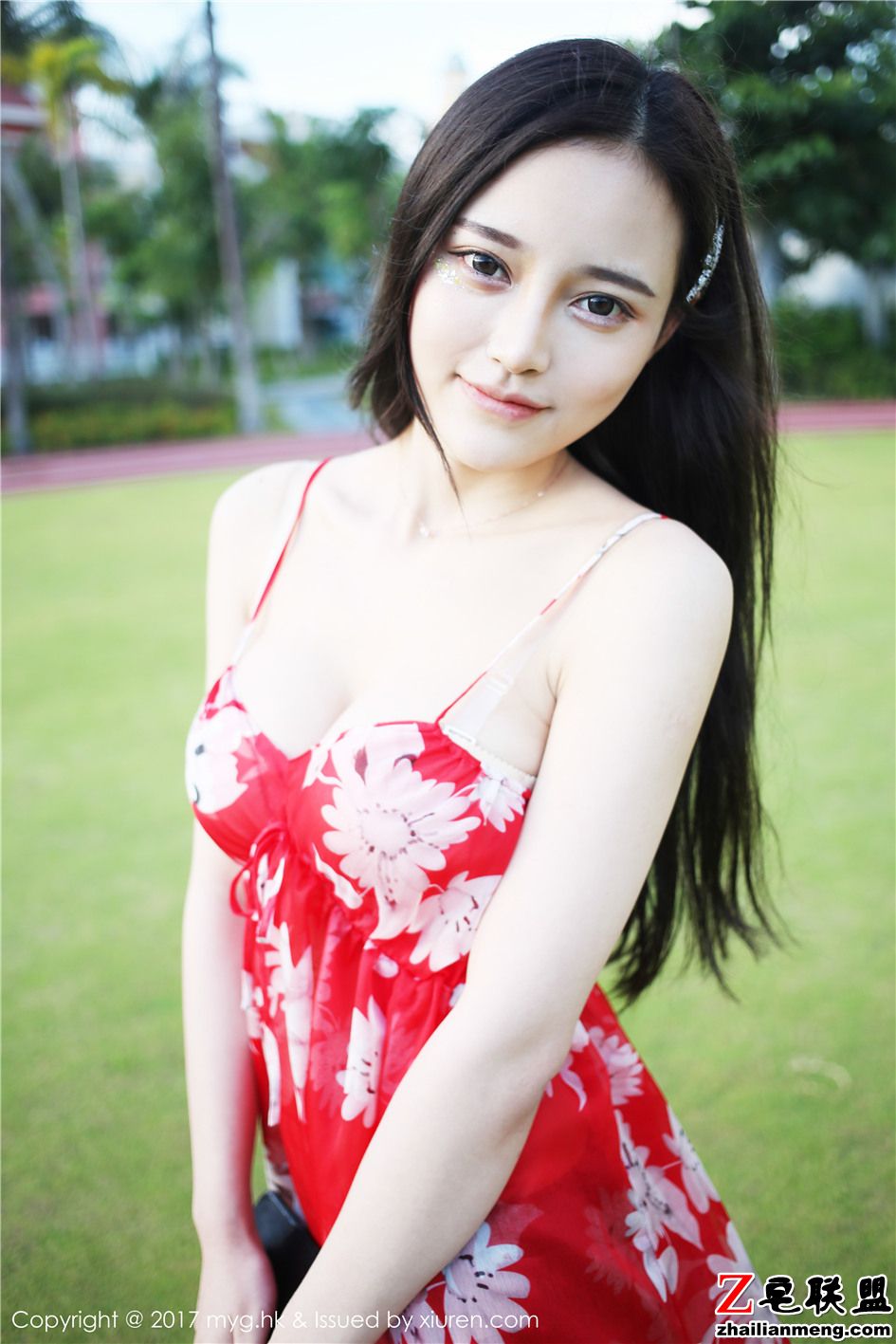 [美媛馆] 吊带抹胸长裙美女唐琪儿il外景高清摄影图 Vol.295第2张