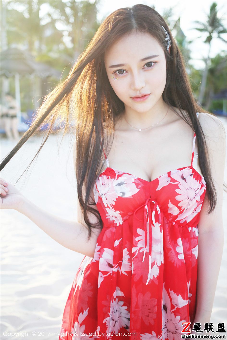 [美媛馆] 吊带抹胸长裙美女唐琪儿il外景高清摄影图 Vol.295第8张