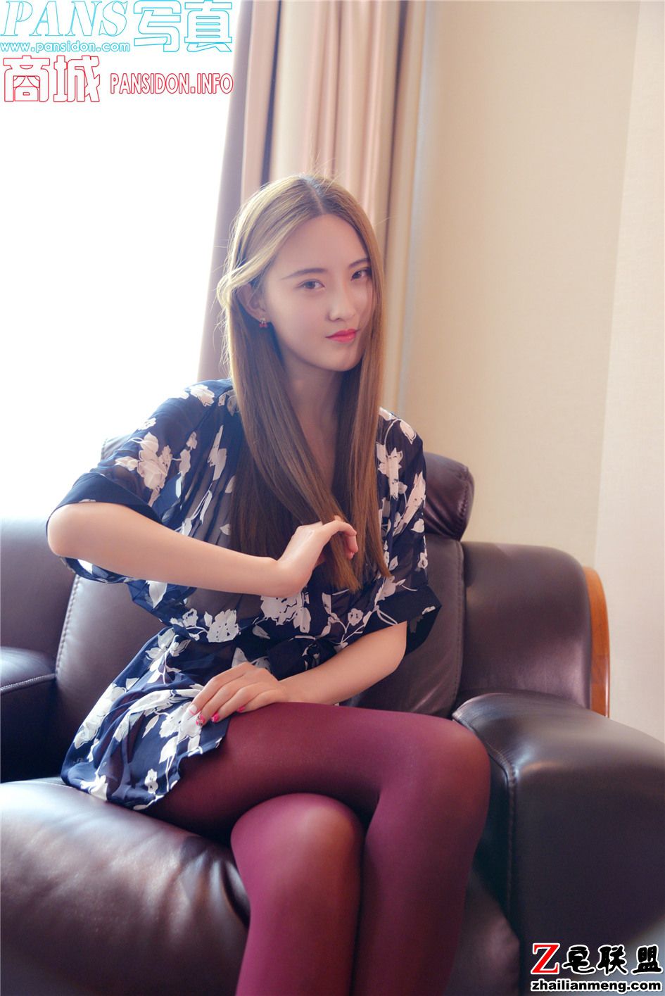 [PANS] 紫色丝袜90后美女狐狸碎花裙写真 第791期第4张