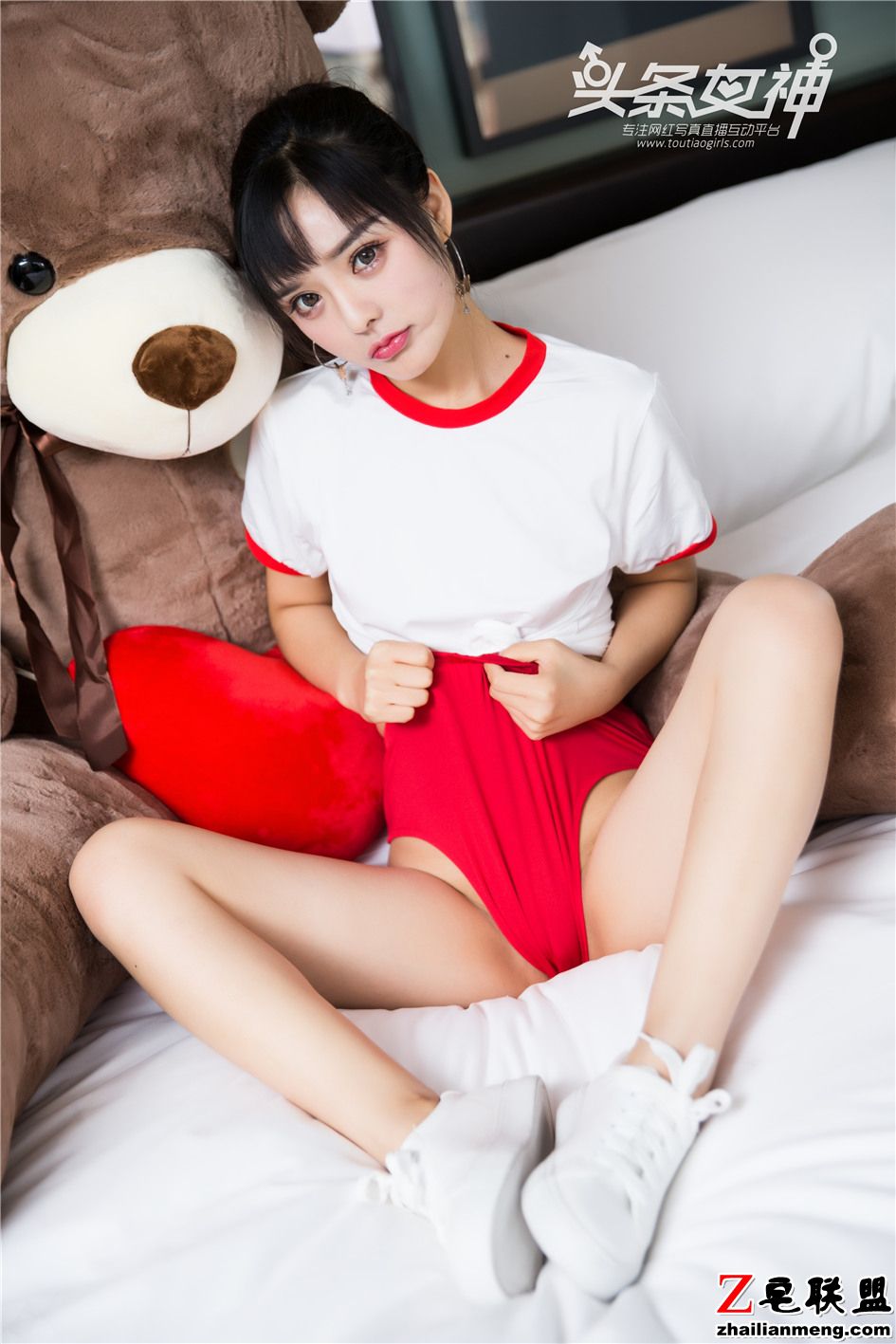 [头条女神] 美女周熙妍公仔床上写真 第450期第10张