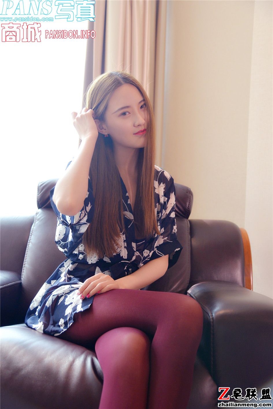 [PANS] 紫色丝袜90后美女狐狸碎花裙写真 第791期第5张